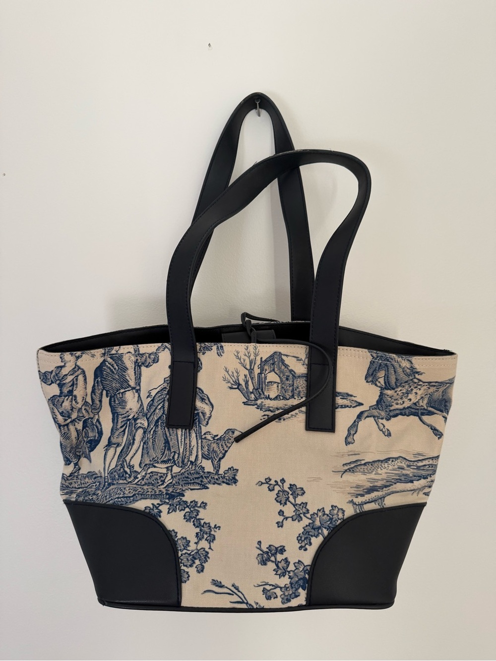 Vintage Liz Claiborne Cotten Toile de Jouy Tote Bag with Navy Trim